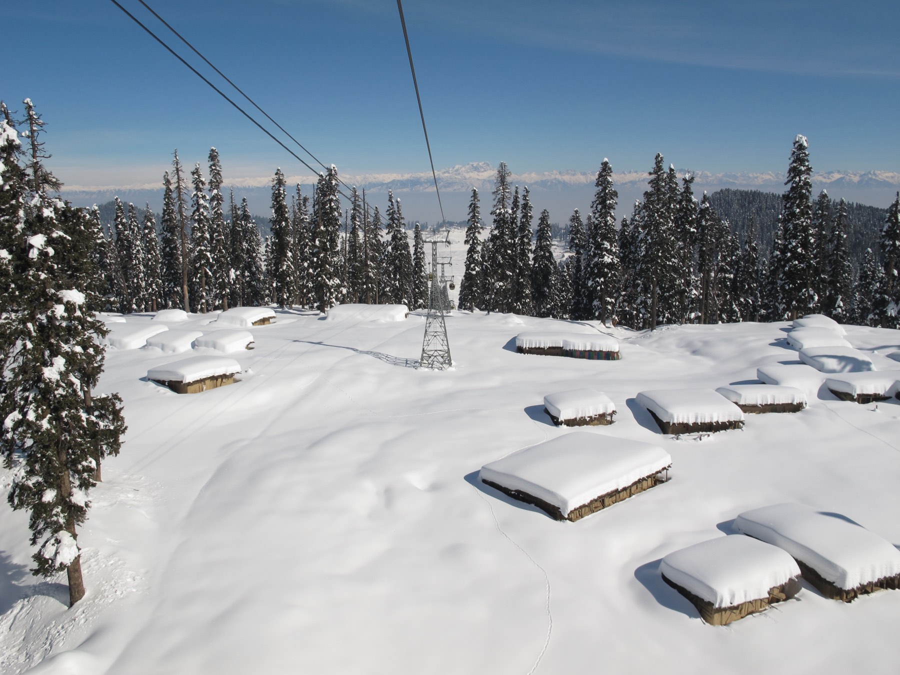 Snow and gondola cables at Gulmarg