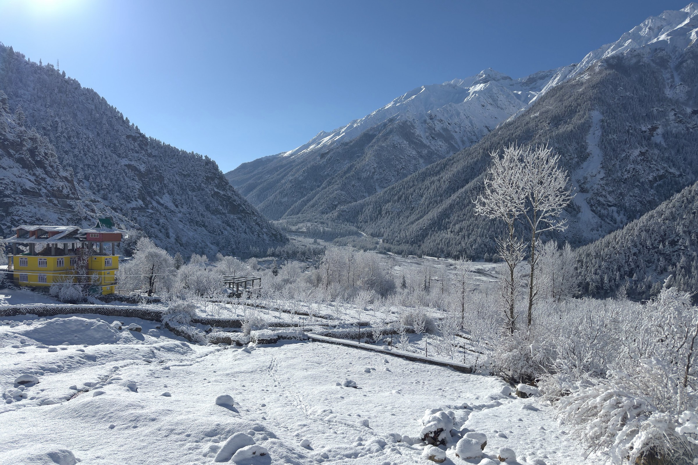 Snow-lined valley road in Himachal Pradesh